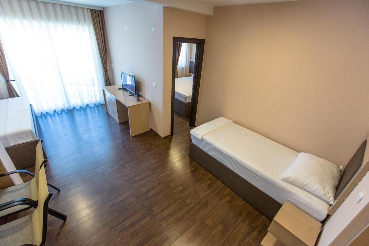 Atlantic Hotel Dobra Voda Extérieur photo
